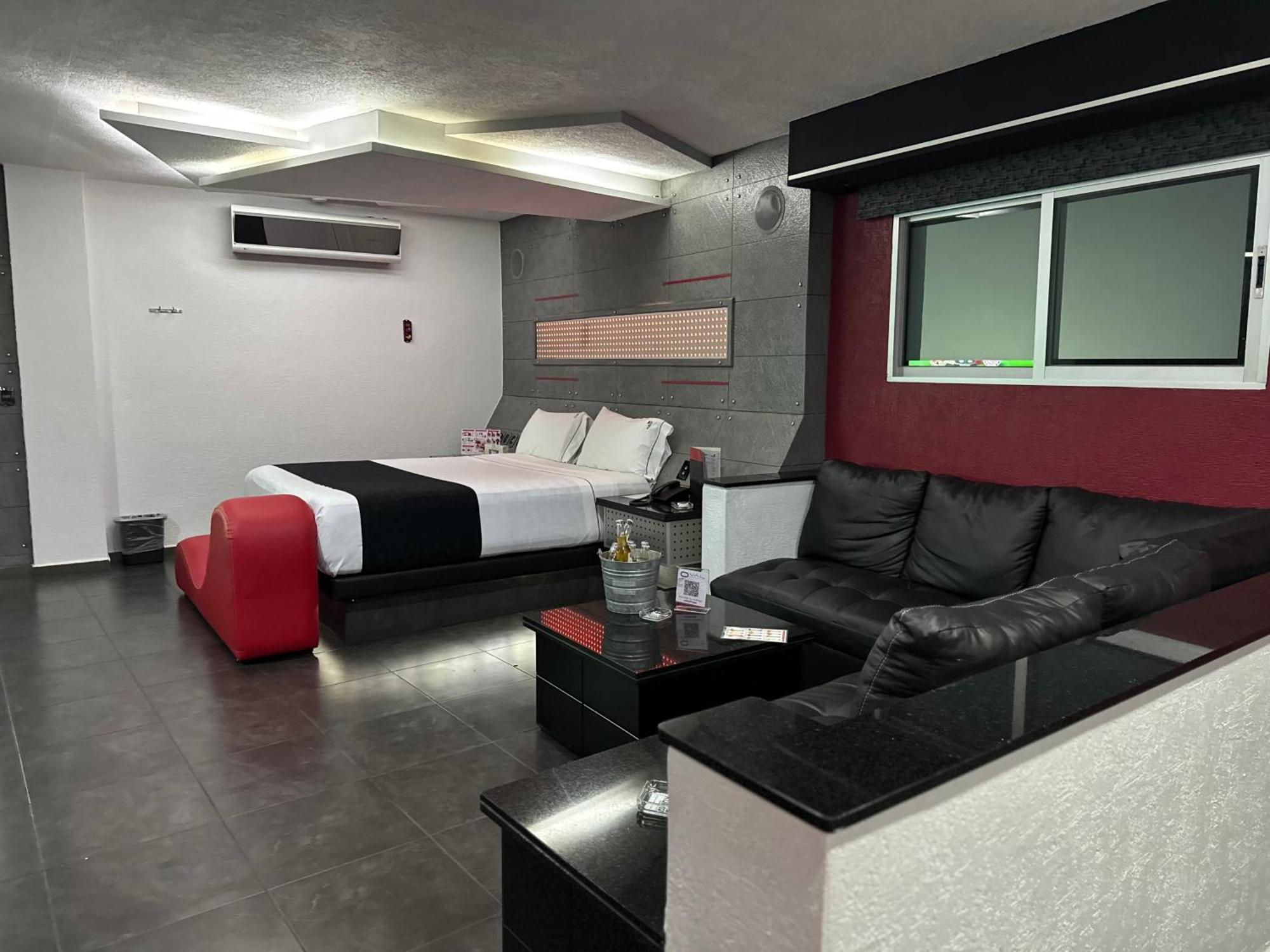 Kuboz Motor Hotel  Zapopan Exteriér fotografie